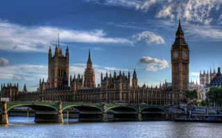 MicroStrategy: The Bitcoin Bet – Stock Price, Earnings, & What They're NOT Telling You